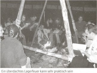 Ein berdachtes Lagerfeuer kann sehr praktisch sein